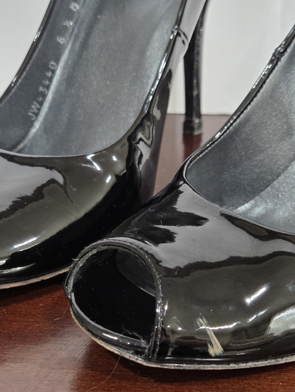 Stuart Weitzman Black Patent Peep-Toe Stiletto Heel sz.8.5 - Picture 4 of 7